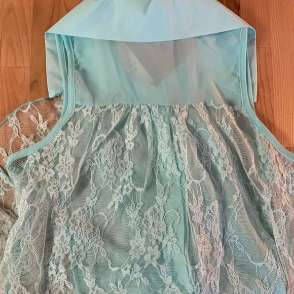 Body Central Mint Green Sheer Back Lace Button Up Tie Top NWT - Picture 4 of 12